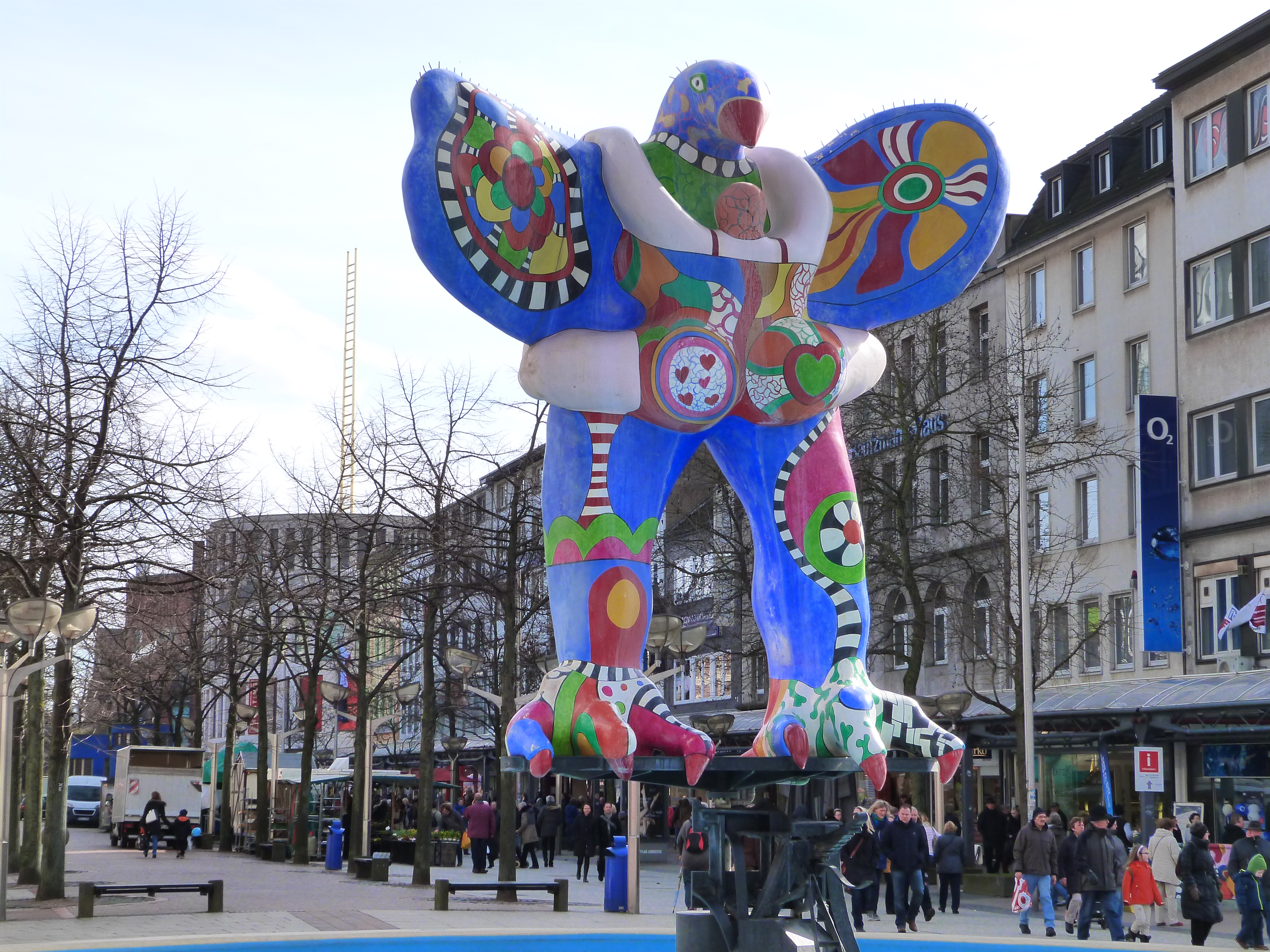 Duisburg city centre bird statue.